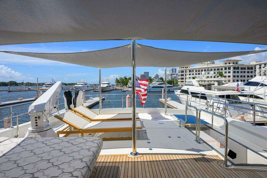 CLAYPEN 90ft Ocean Alexander Yacht For Sale