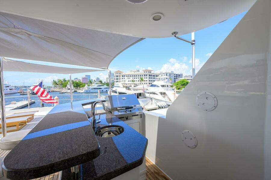 CLAYPEN 90ft Ocean Alexander Yacht For Sale