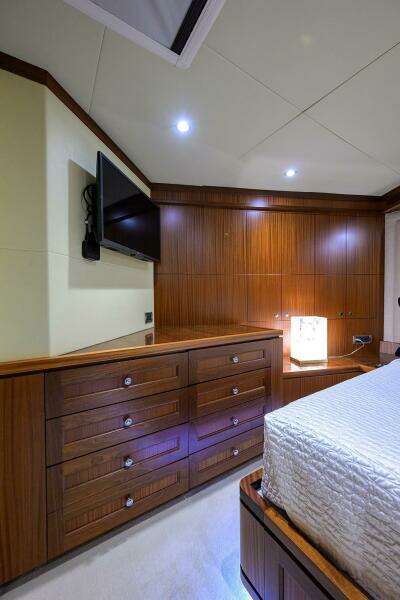 CLAYPEN 90ft Ocean Alexander Yacht For Sale