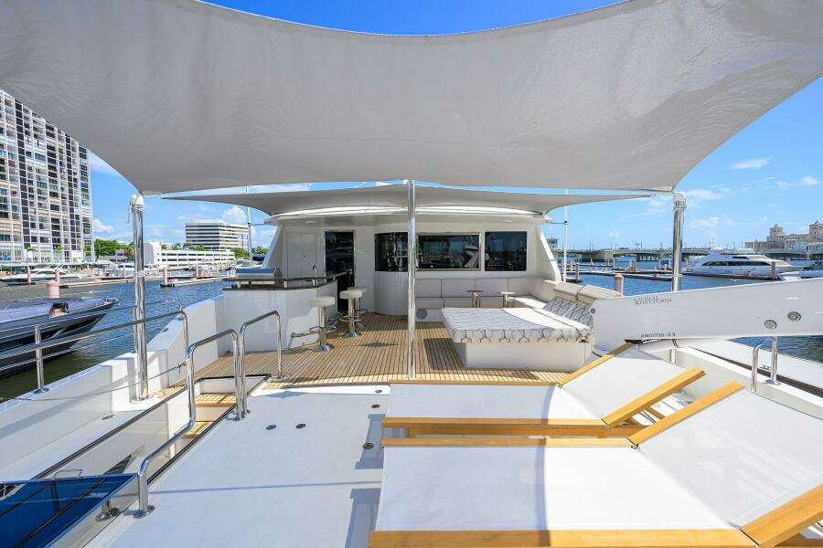 CLAYPEN 90ft Ocean Alexander Yacht For Sale