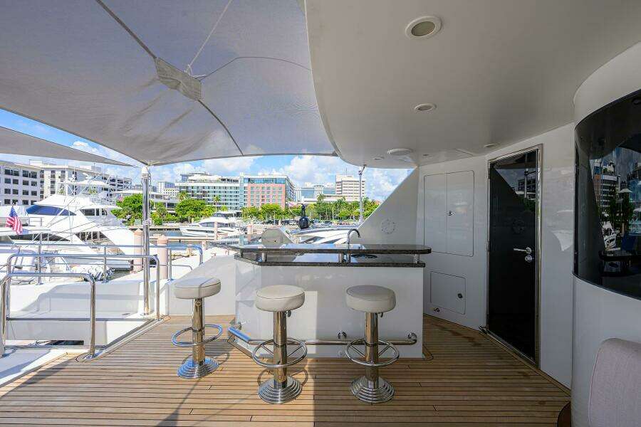 CLAYPEN 90ft Ocean Alexander Yacht For Sale