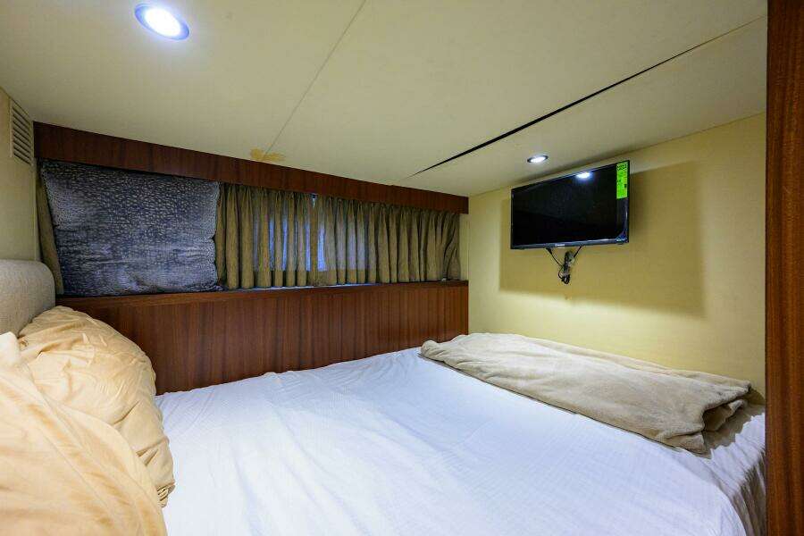 CLAYPEN 90ft Ocean Alexander Yacht For Sale