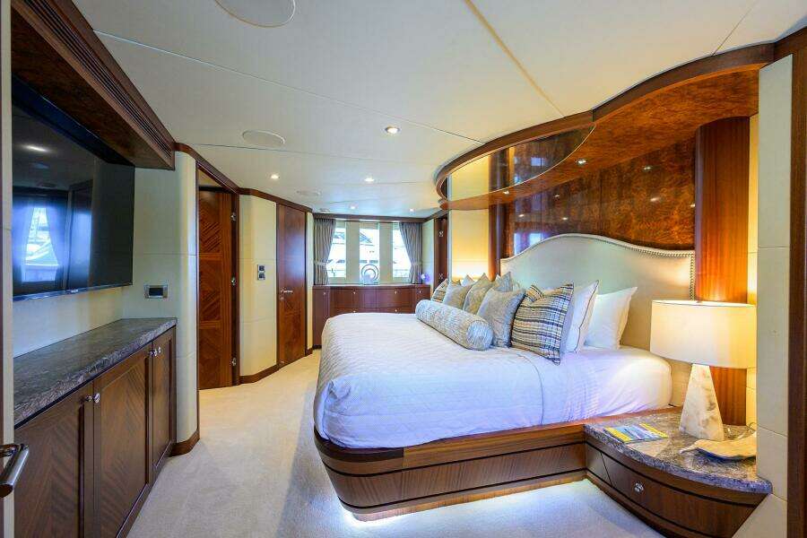 CLAYPEN 90ft Ocean Alexander Yacht For Sale