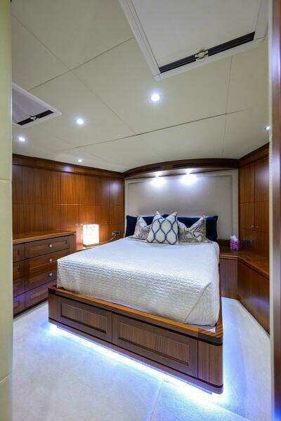 CLAYPEN 90ft Ocean Alexander Yacht For Sale