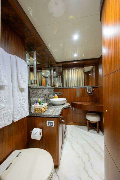 CLAYPEN 90ft Ocean Alexander Yacht For Sale