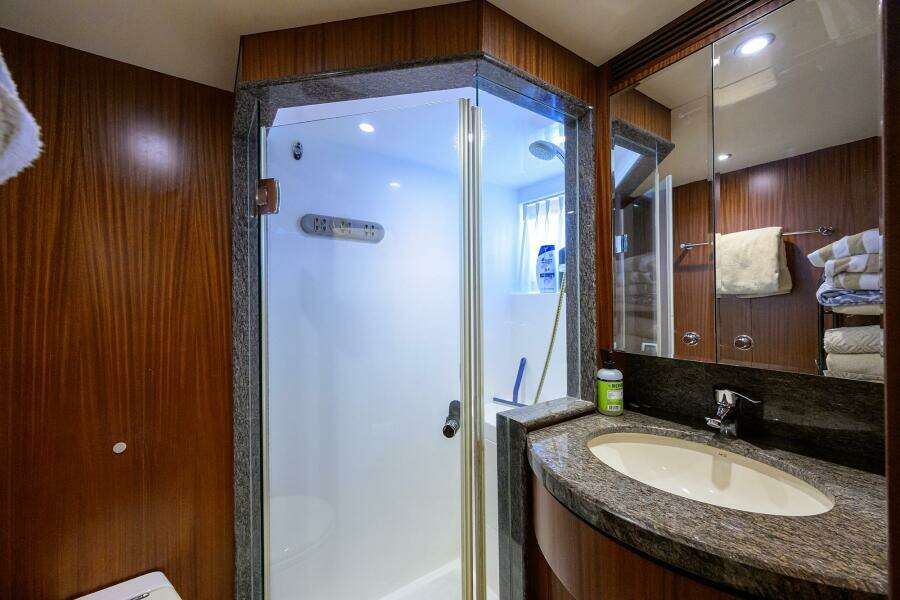 CLAYPEN 90ft Ocean Alexander Yacht For Sale