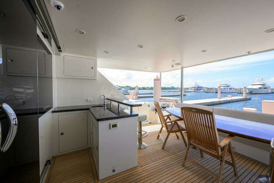 CLAYPEN 90ft Ocean Alexander Yacht For Sale