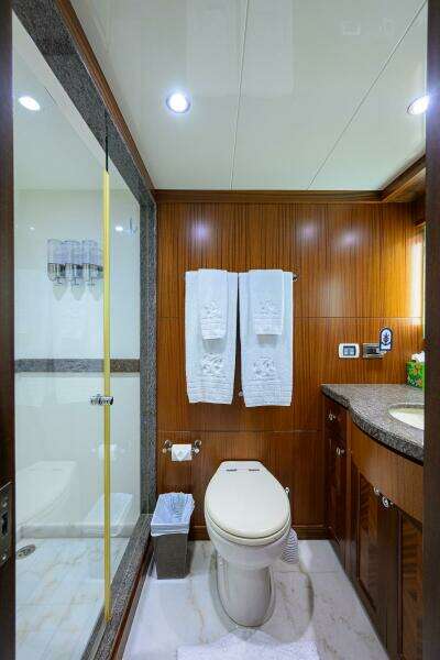 CLAYPEN 90ft Ocean Alexander Yacht For Sale