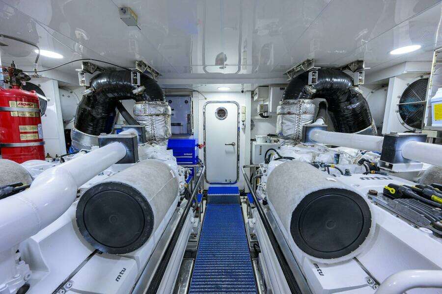 CLAYPEN 90ft Ocean Alexander Yacht For Sale