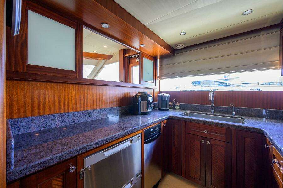 CLAYPEN 90ft Ocean Alexander Yacht For Sale