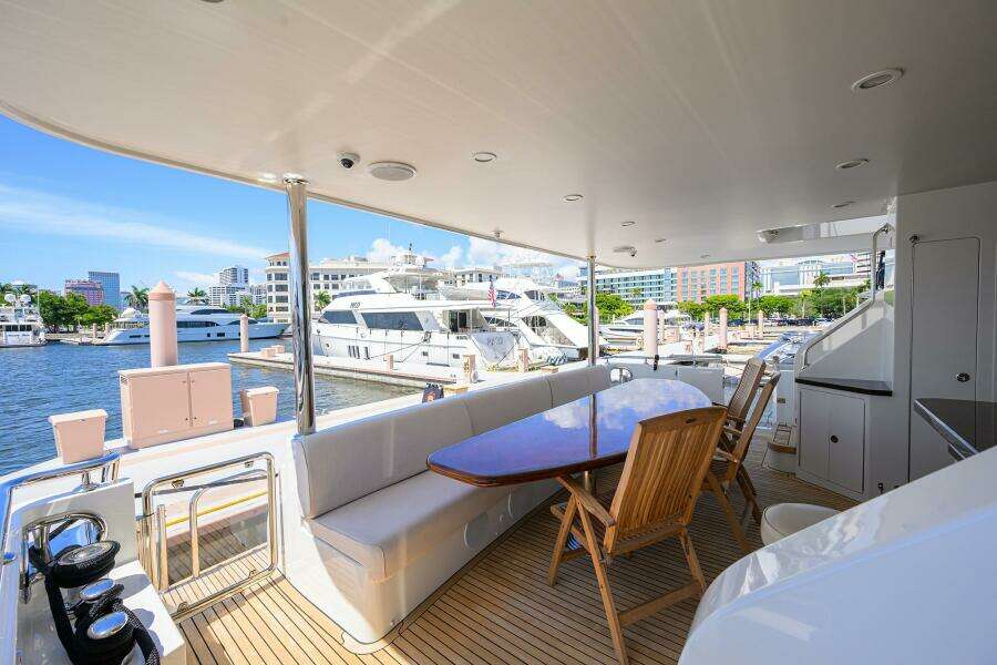 CLAYPEN 90ft Ocean Alexander Yacht For Sale