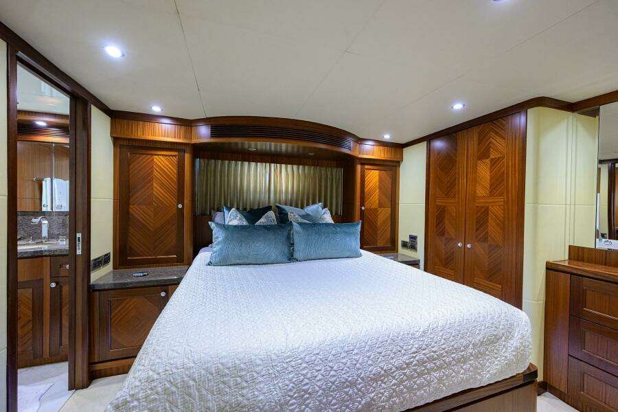 CLAYPEN 90ft Ocean Alexander Yacht For Sale