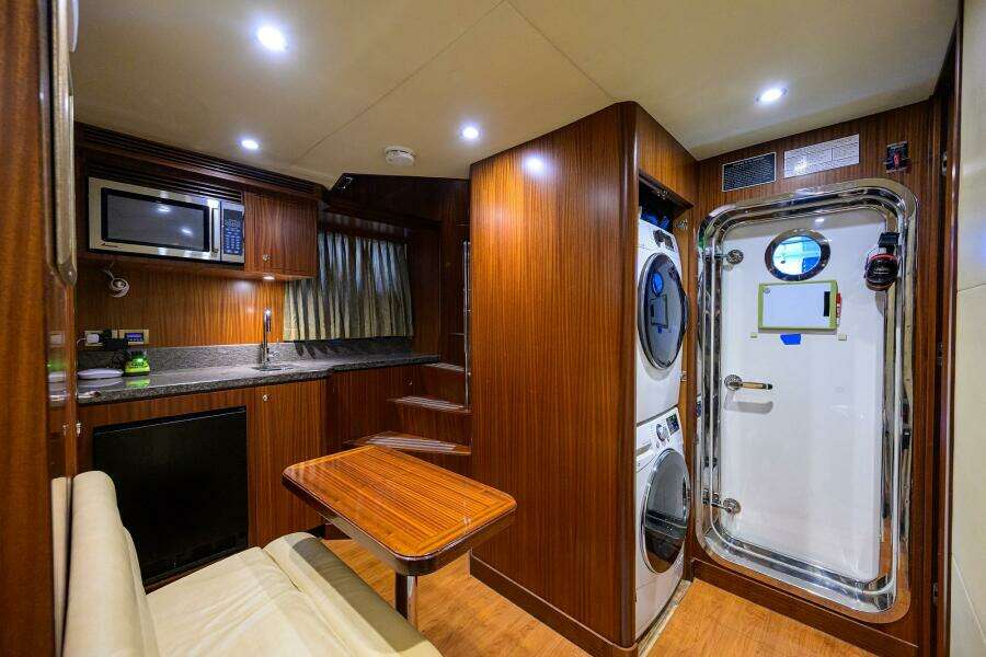 CLAYPEN 90ft Ocean Alexander Yacht For Sale