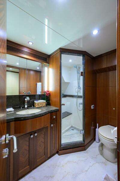 CLAYPEN 90ft Ocean Alexander Yacht For Sale