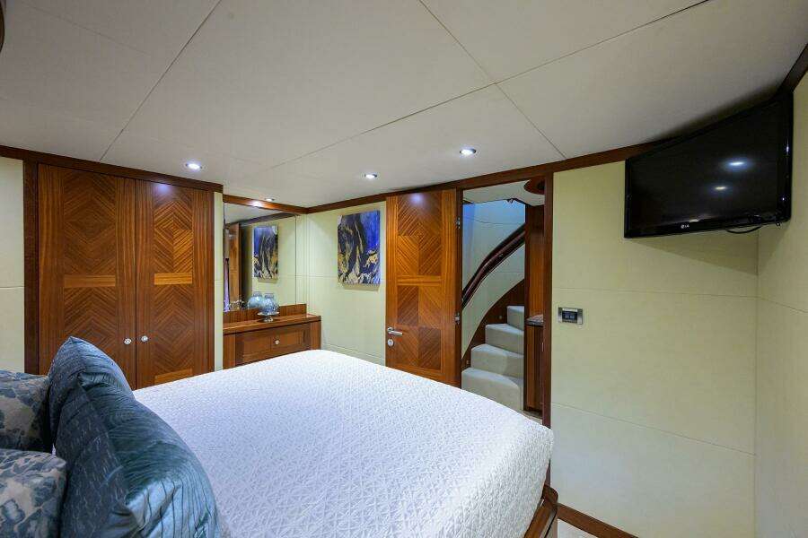 CLAYPEN 90ft Ocean Alexander Yacht For Sale