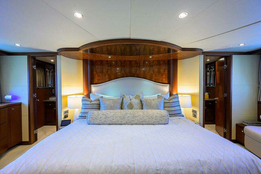 CLAYPEN 90ft Ocean Alexander Yacht For Sale