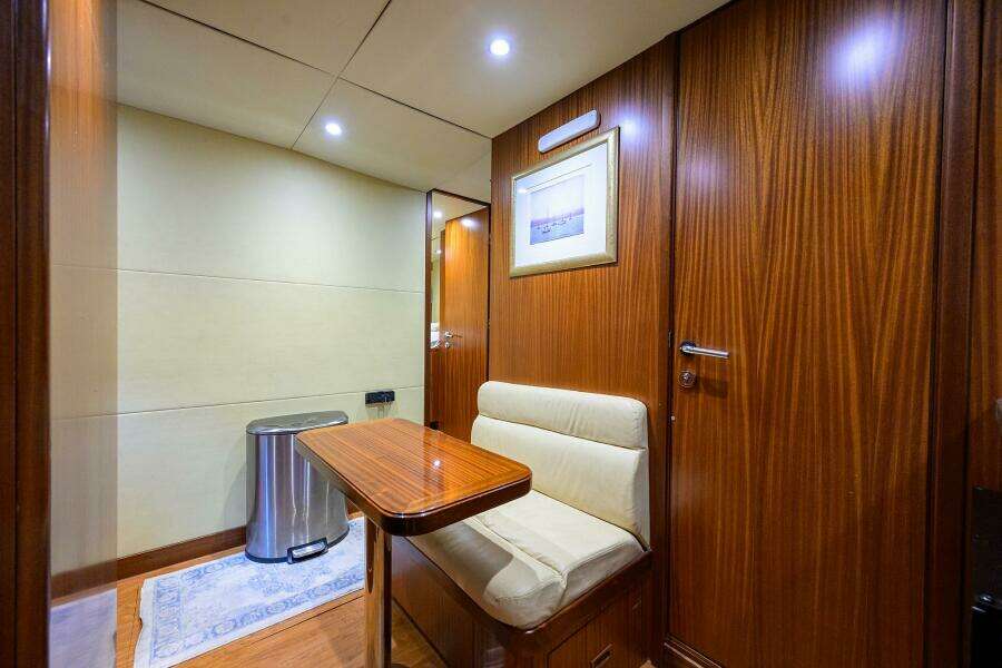 CLAYPEN 90ft Ocean Alexander Yacht For Sale