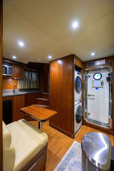 CLAYPEN 90ft Ocean Alexander Yacht For Sale