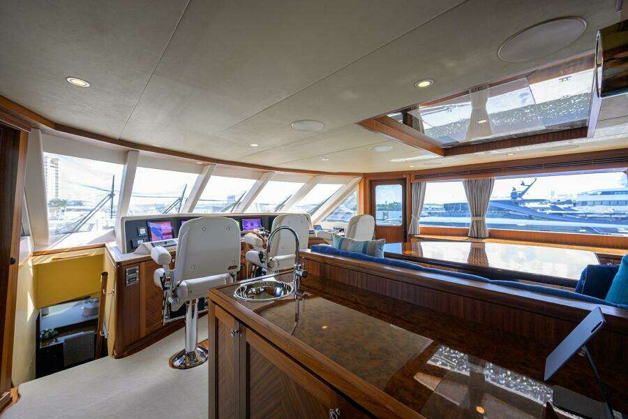 CLAYPEN 90ft Ocean Alexander Yacht For Sale
