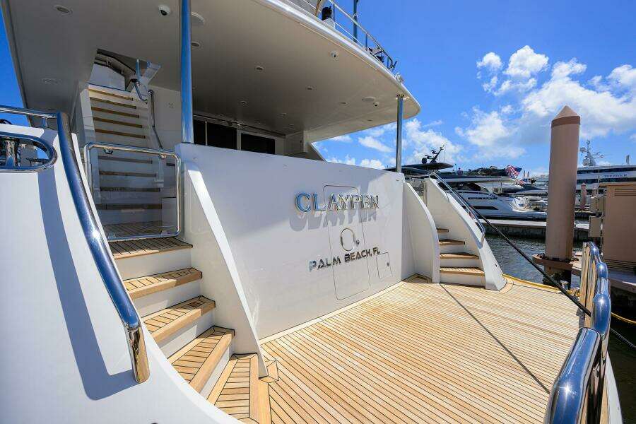 CLAYPEN 90ft Ocean Alexander Yacht For Sale
