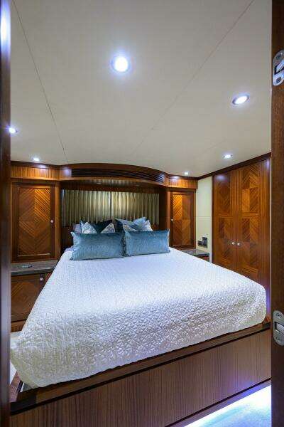 CLAYPEN 90ft Ocean Alexander Yacht For Sale