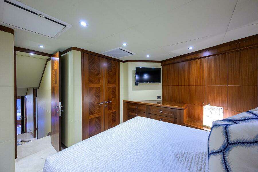 CLAYPEN 90ft Ocean Alexander Yacht For Sale