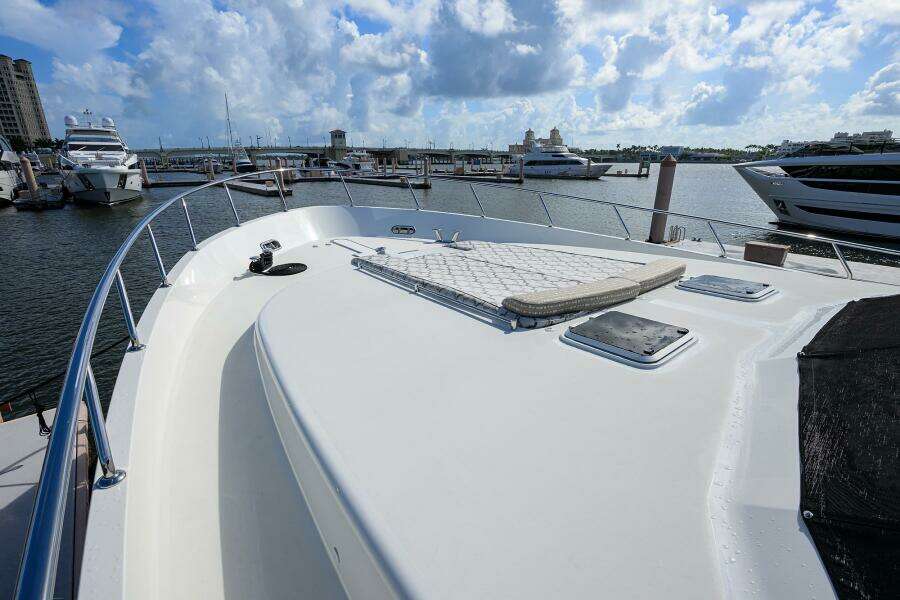 CLAYPEN 90ft Ocean Alexander Yacht For Sale