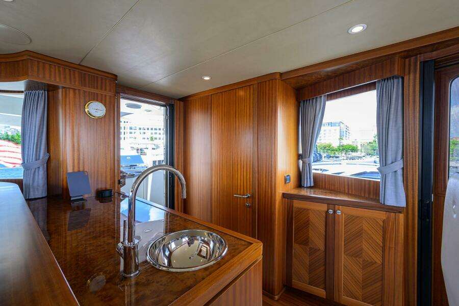 CLAYPEN 90ft Ocean Alexander Yacht For Sale