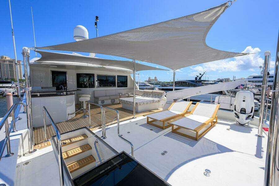 CLAYPEN 90ft Ocean Alexander Yacht For Sale