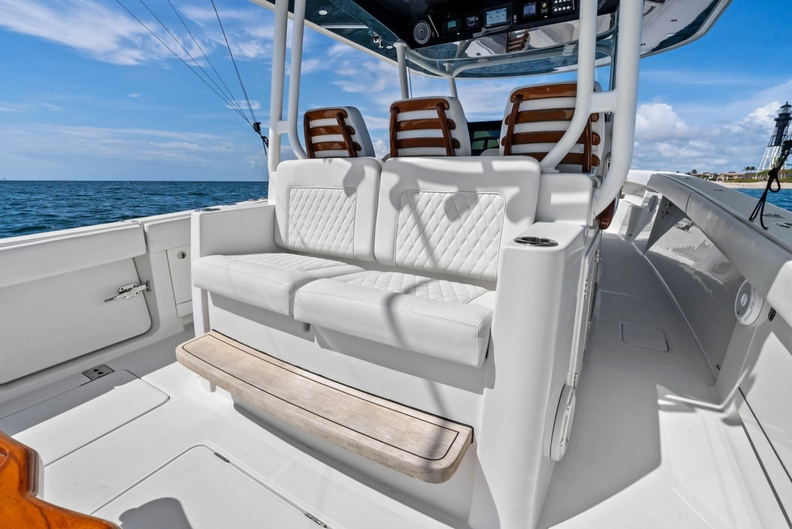 2020 Jupiter 43 SF MENACE Mezzanine Seating