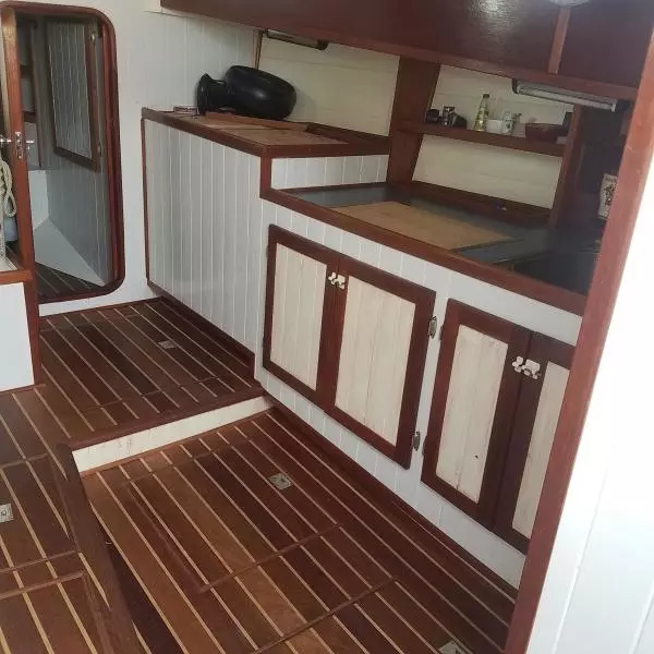 Main Cabin / Galley