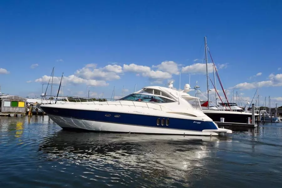 2005 Cruisers Yachts 520 Express