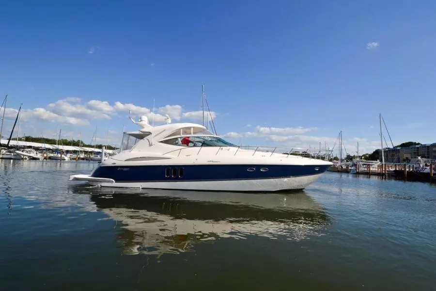 2005 Cruisers Yachts 520 Express
