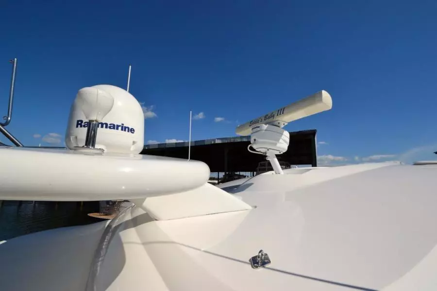 2005 Cruisers Yachts 520 Express