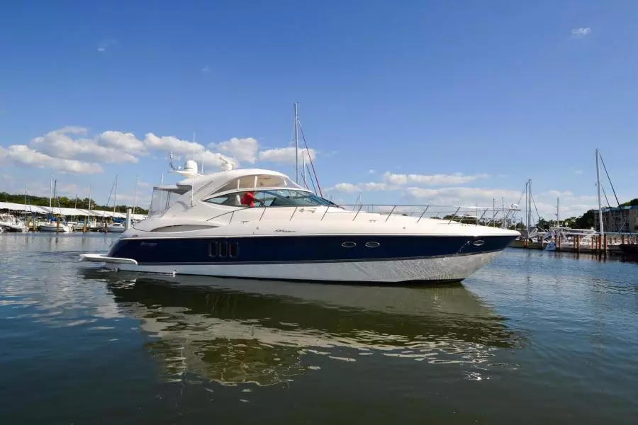 2005 Cruisers Yachts 520 Express