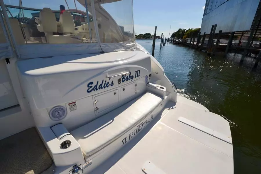2005 Cruisers Yachts 520 Express