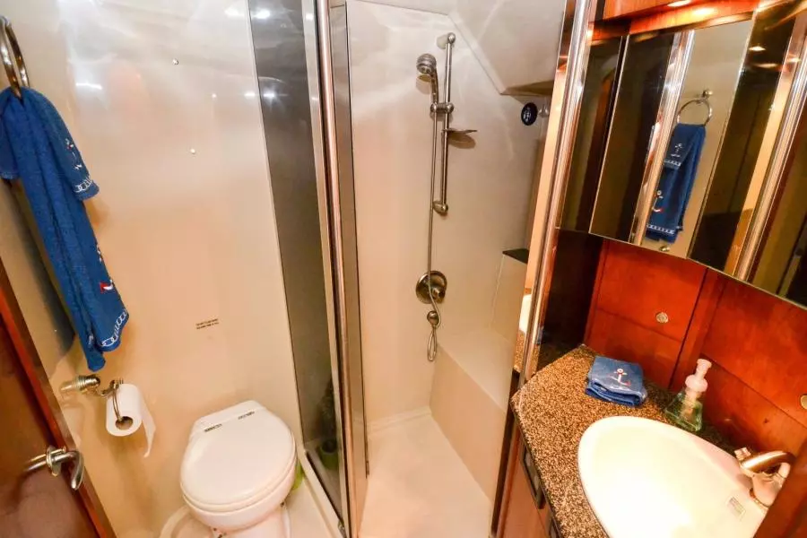 2005 Cruisers Yachts 520 Express