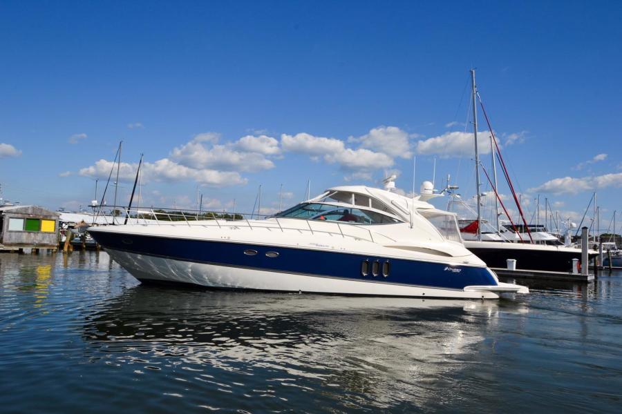 2005 Cruisers Yachts 520 Express