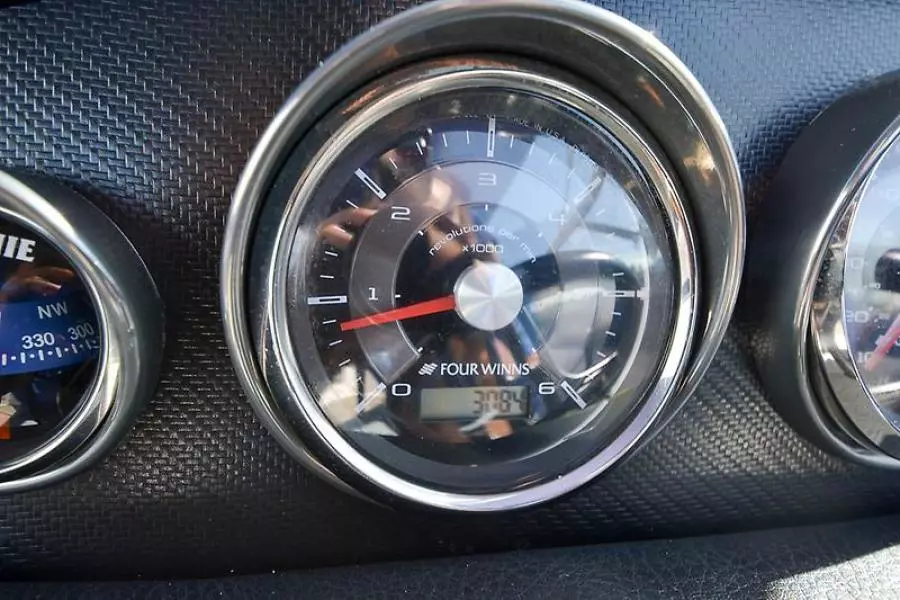 2011 Four Winns F244