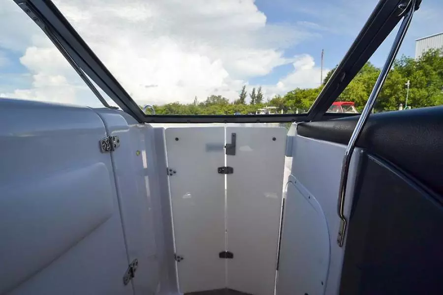 2011 Four Winns F244