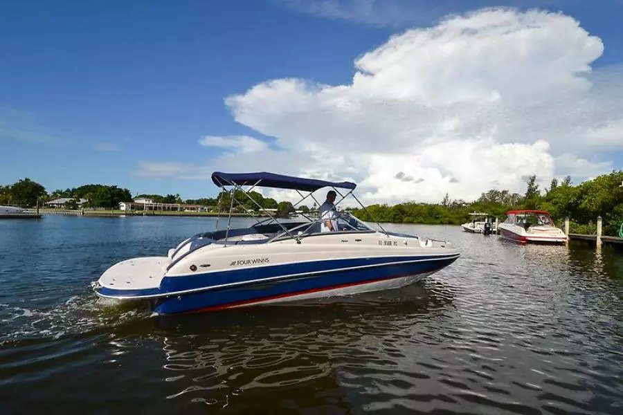 2011 Four Winns F244