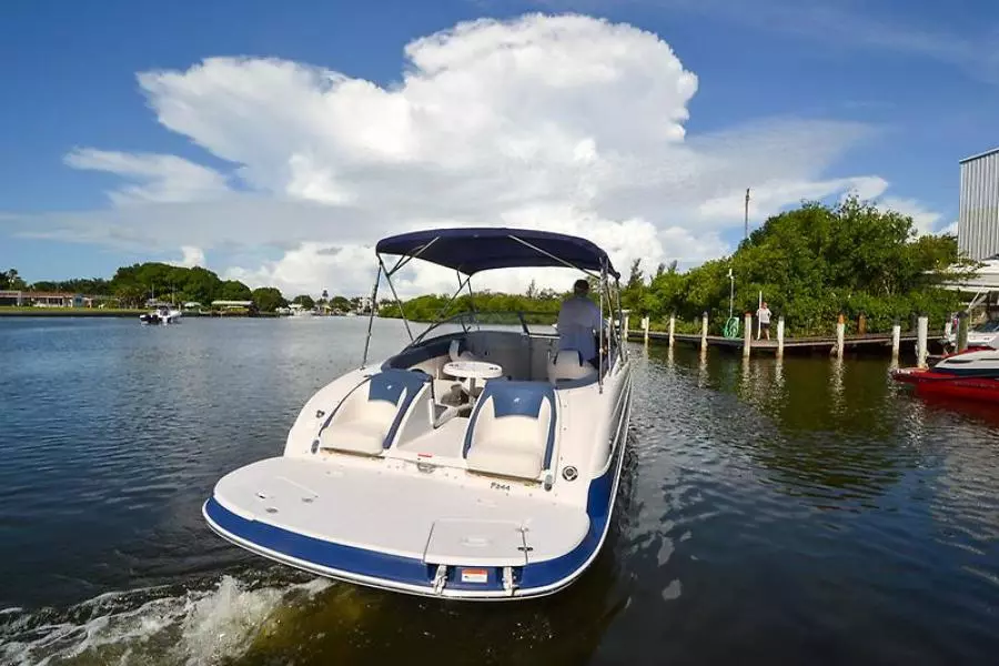 2011 Four Winns F244