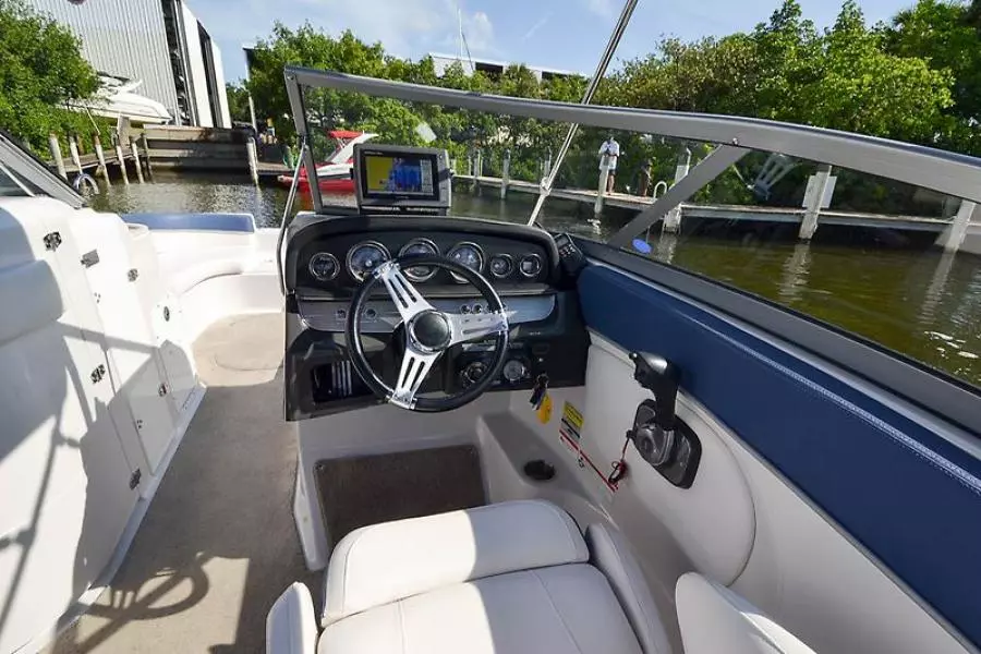 2011 Four Winns F244