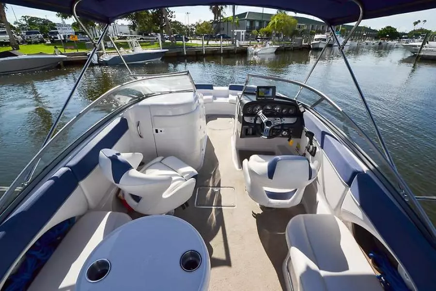 2011 Four Winns F244