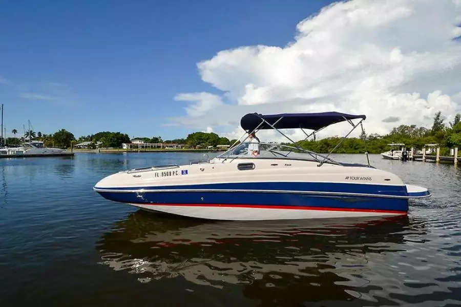 2011 Four Winns F244