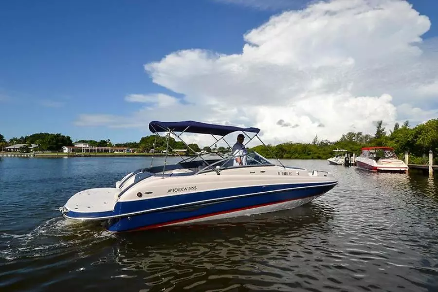 2011 Four Winns F244