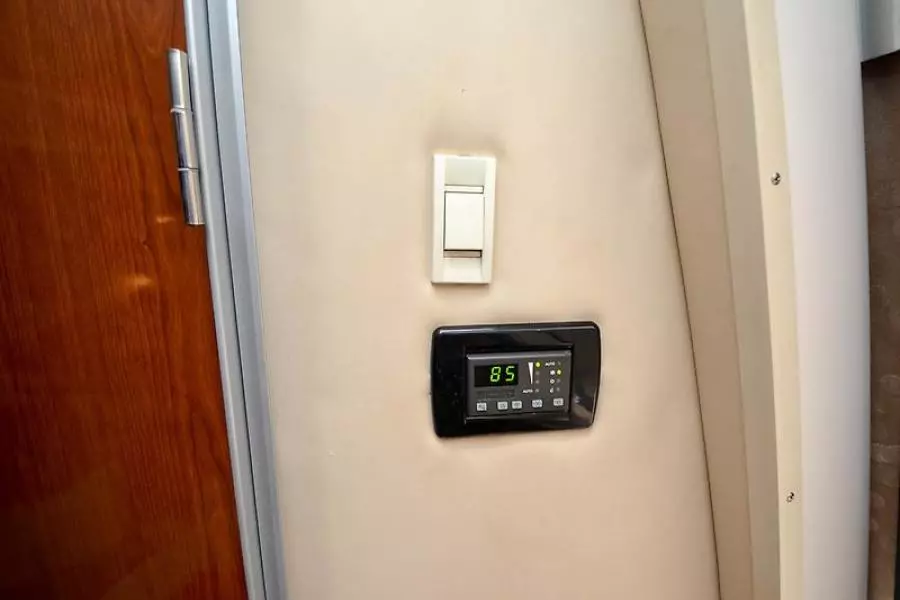 2008 Regal 3060 Window Express