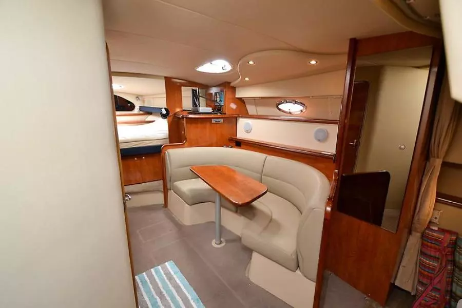 2006 Cruisers Yachts 320 Express