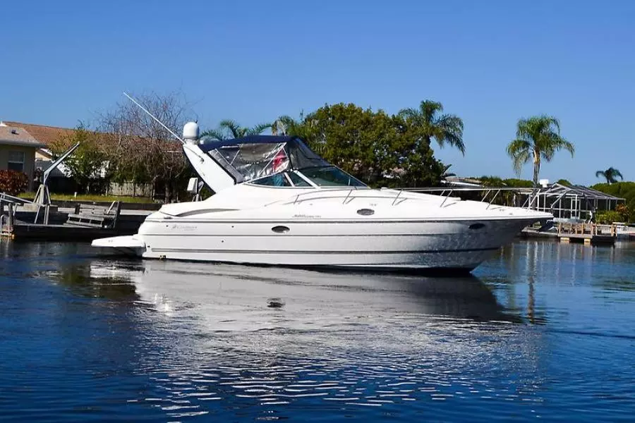 2006 Cruisers Yachts 320 Express