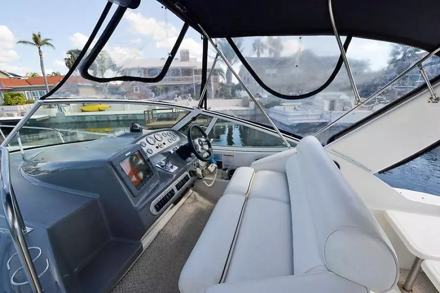 2006 Cruisers Yachts 320 Express
